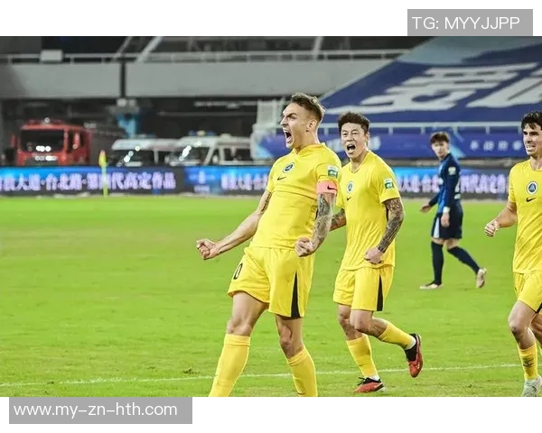 武汉三镇对阵深圳新鹏城半场战报埃杜加西亚再度破门杨一鸣遭遇红牌处罚