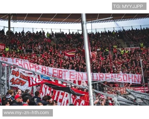 欧足联对拜仁处以罚款并关闭看台因极端球迷燃放烟花事件 欧足联对拜仁处以罚款并关闭看台因极端球迷燃放烟花事件